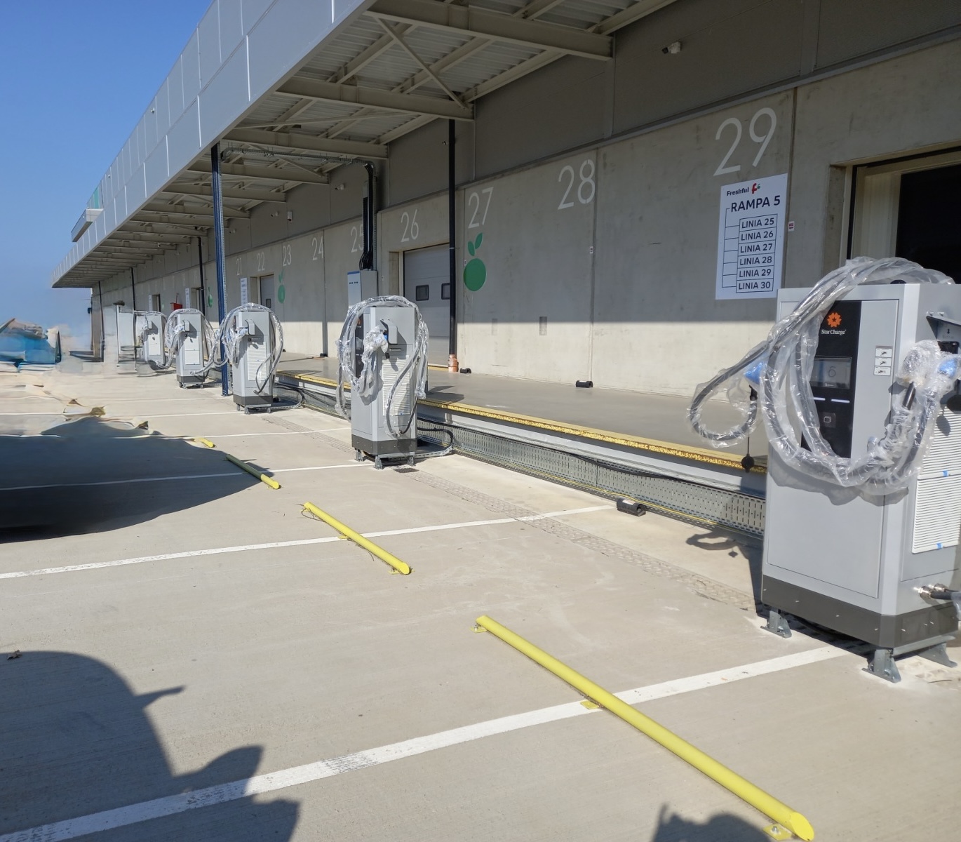 Stații de încărcare EV instalate la rampă logistică